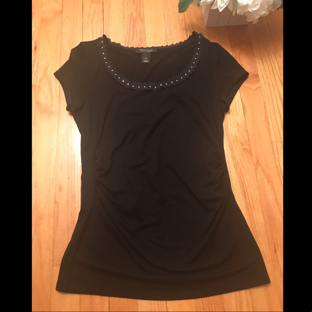 🖤WHITE HOUSE BLACK MARKET: Ribbon Jewel Top!
